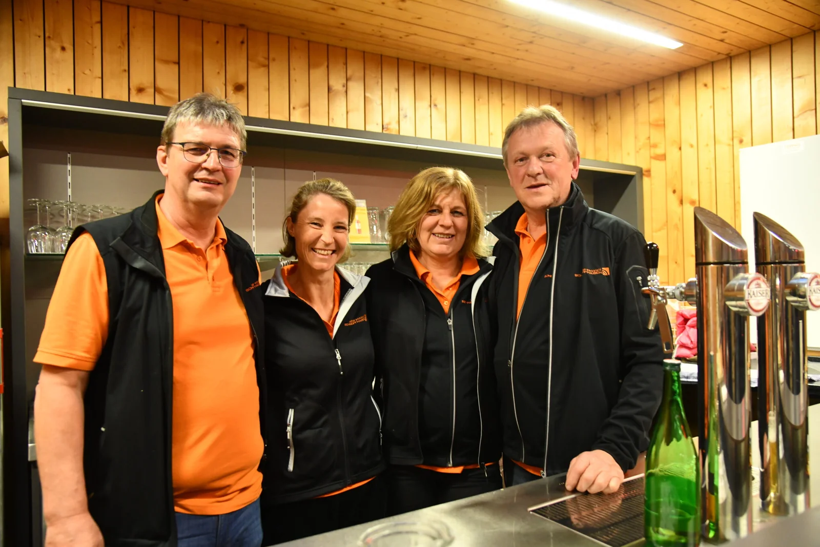 Ausschankteam Kultur-Werkstatt-Schnopfhagen
